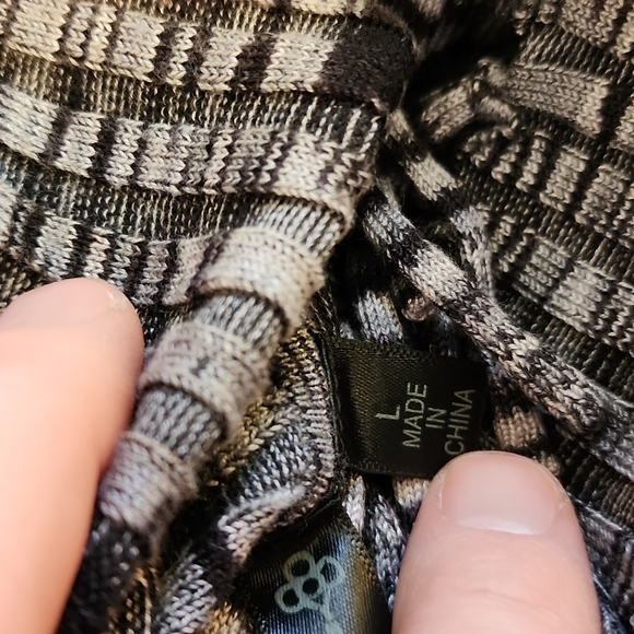 Womens ruffled neck sweater by Ashley & Rob size is large - Picture 8 of 8